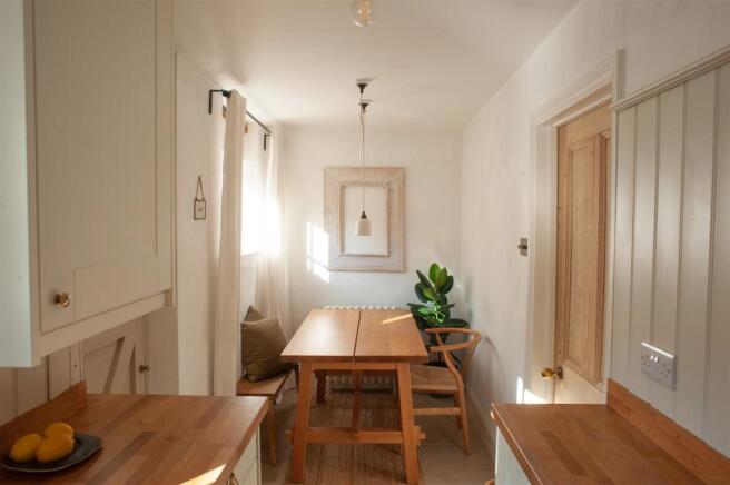 KITCHEN/DINER pic 3