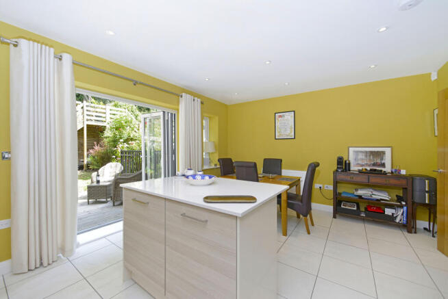 5 Albury Mews - Kitchen 2