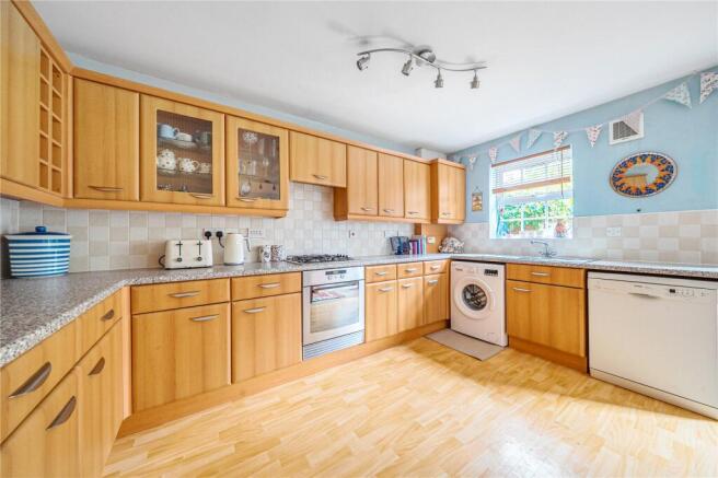 4 bed House for sale Image 6