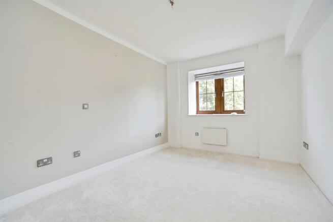 2 bed Flat for sale Image 5