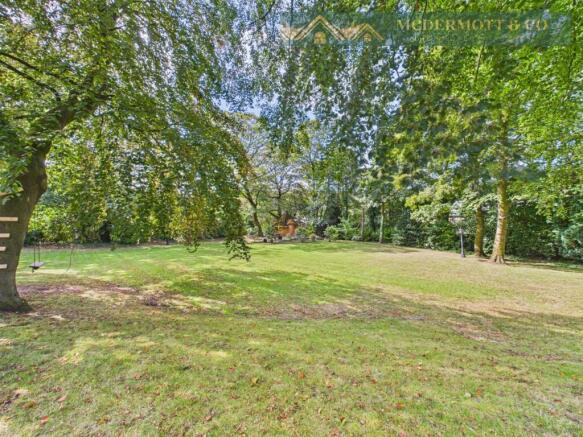 4 bed Detached for sale Image 11