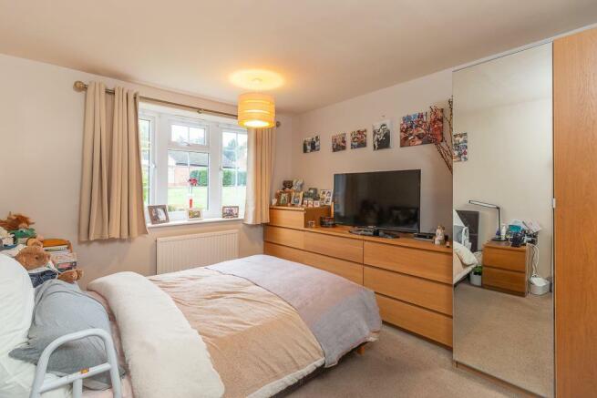 38 Gerrard- Bedroom.jpg