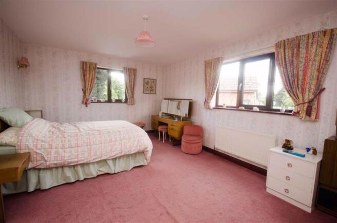 PRINCIPAL BEDROOM