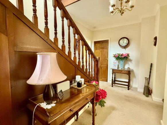 5 bed Detached for sale Image 9