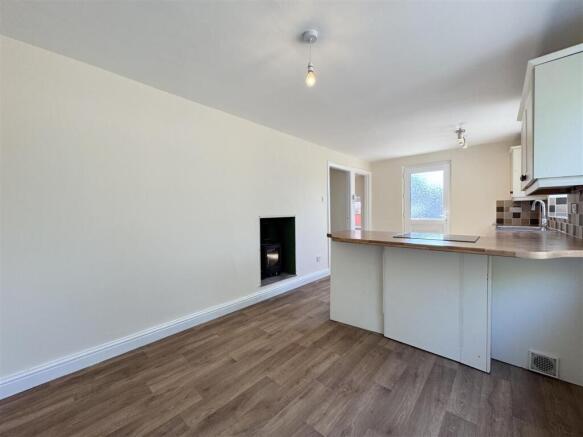 3 bed Semi-Detached for sale Image 7
