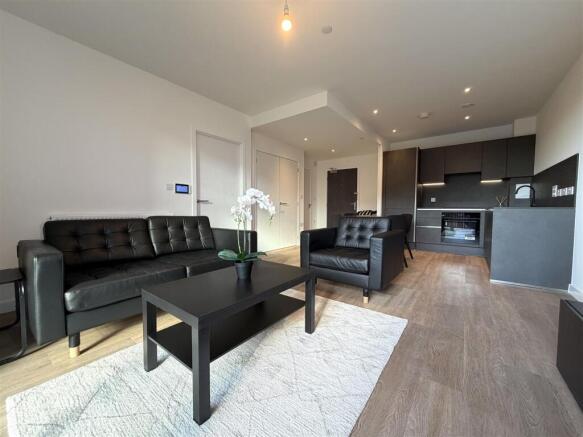 Living room pic 13.jpeg