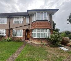 29, Oakwood Close, London N14 4JY