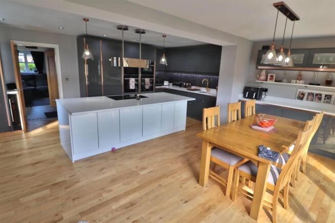 OPEN PLAN KITCHEN/DINING/FAMILY ROOM