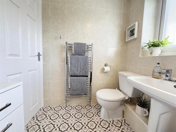 FAMILY BATHROOM