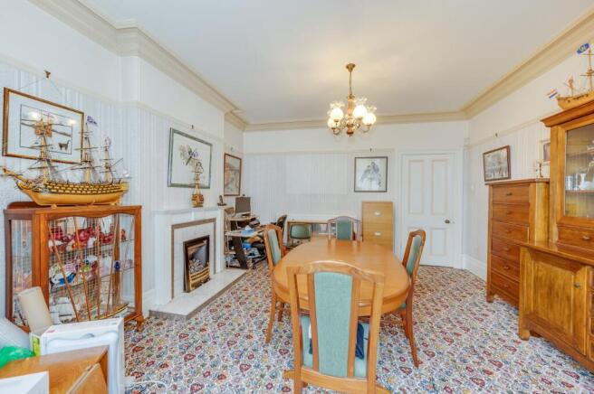 5 bed Semi-Detached for sale Image 4