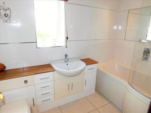 FAMILY BATHROOM WC