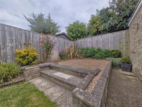 2 bed Semi-Detached to rent Image 8