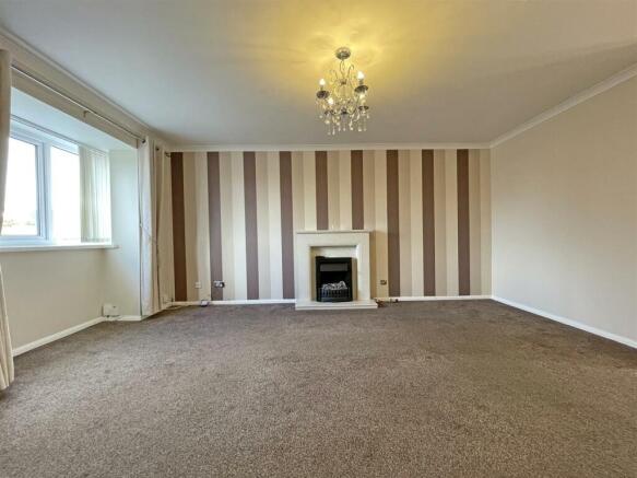 Crownhill Road 157 Lounge 3.jpg