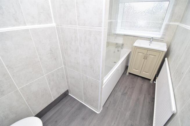 2 bed Semi-Detached to rent Image 8