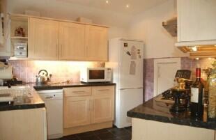 FITTED KITCHEN