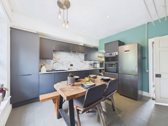 2 bed Terraced for sale Image 6