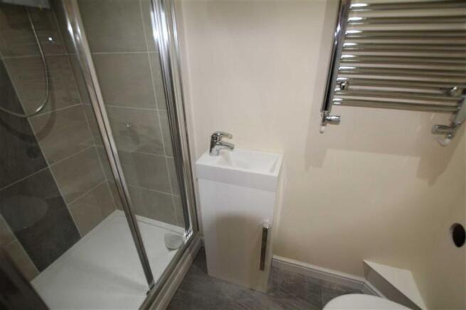 EN-SUITE SHOWER ROOM