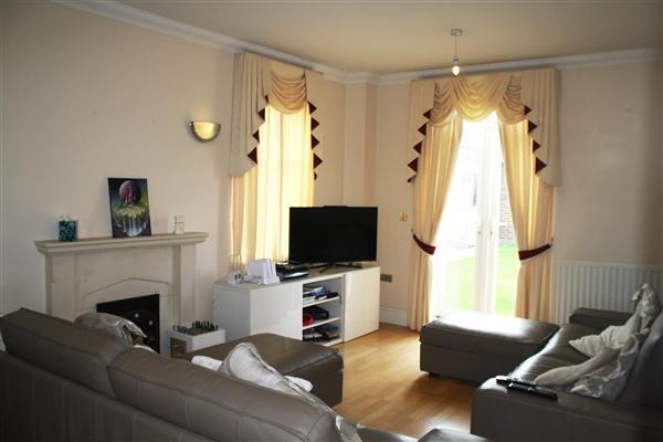 LIVING ROOM: