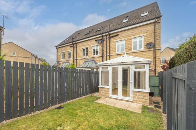 3 bed Town House for sale Image 4