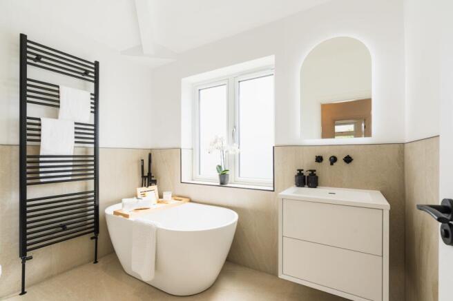 4 bed Semi-Detached for sale Image 10
