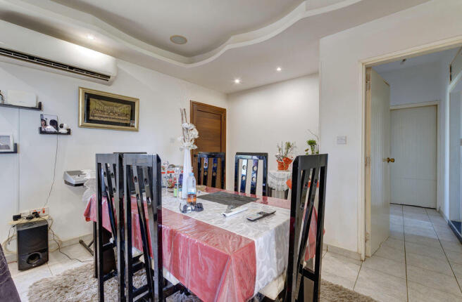 Dining & Entrance