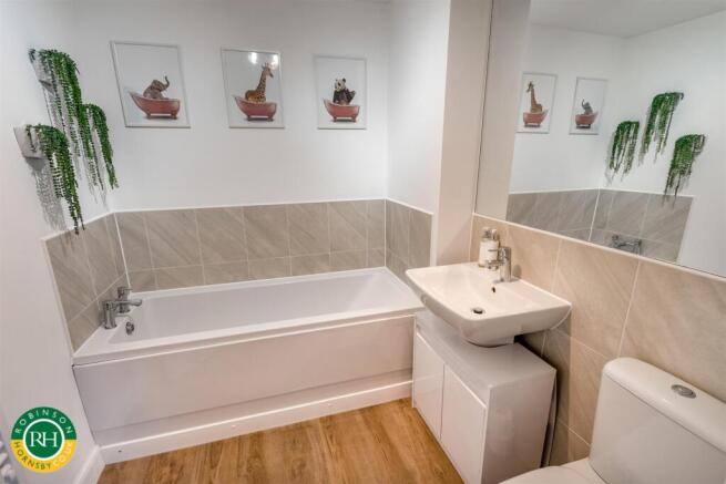 5 bed Detached for sale Image 11