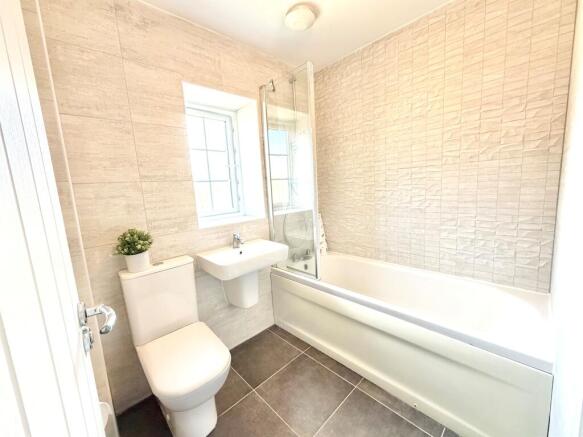 3 bed Semi-Detached for sale Image 7