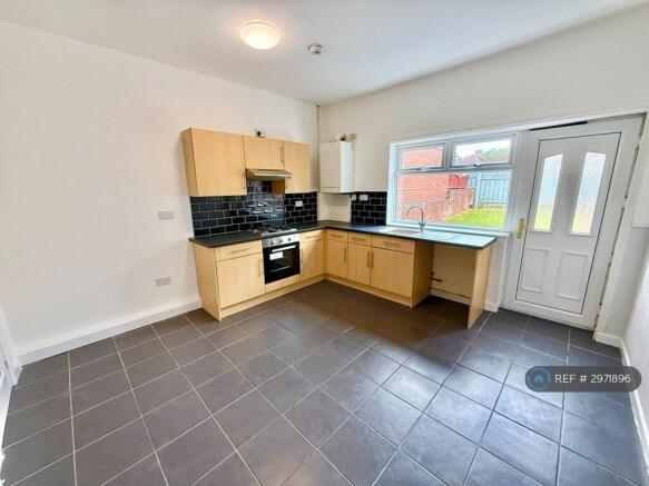 2 bed Terraced to rent Image 5