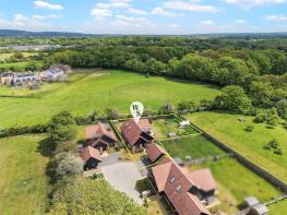 2, Merlin Drive, Edenbridge TN8 6QQ