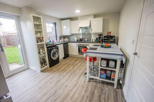 Kitchen / Dini...