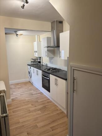 2 bed Ground Flat to rent Image 4
