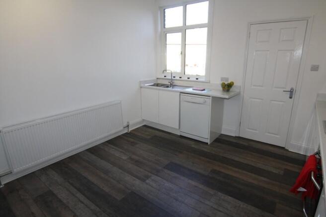 3 bed Terraced to rent Image 4