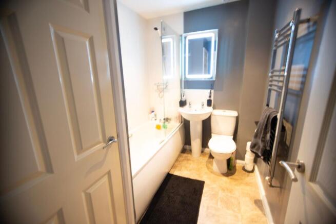 3 bed Semi-Detached for sale Image 11