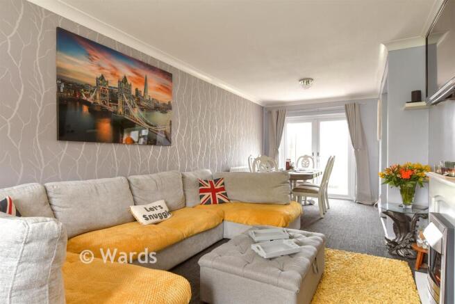 Lounge/Dining Area