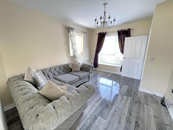 4 bed Semi-Detached to rent Image 5