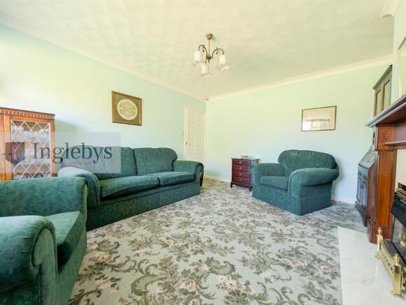 2 bed Semi-Detached Bungalow for sale Image 6