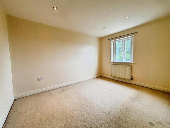 4 bed Town House for sale Image 9