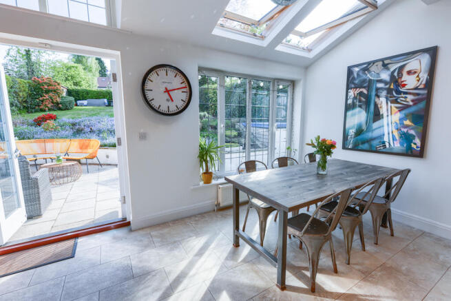 5 bed Semi-Detached for sale Image 8