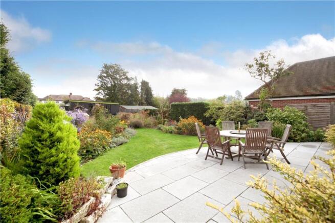Nettlebed: Garden