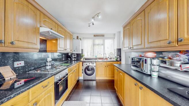 Wyevale Close, Pinner, HA5 2QE photo 4
