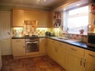 FITTED KITCHEN
