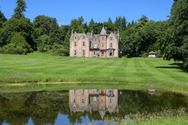 Dolphinton House