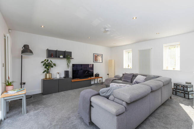 4 bed Detached for sale Image 8