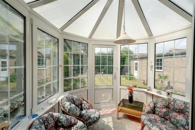 5 bed Detached for sale Image 7