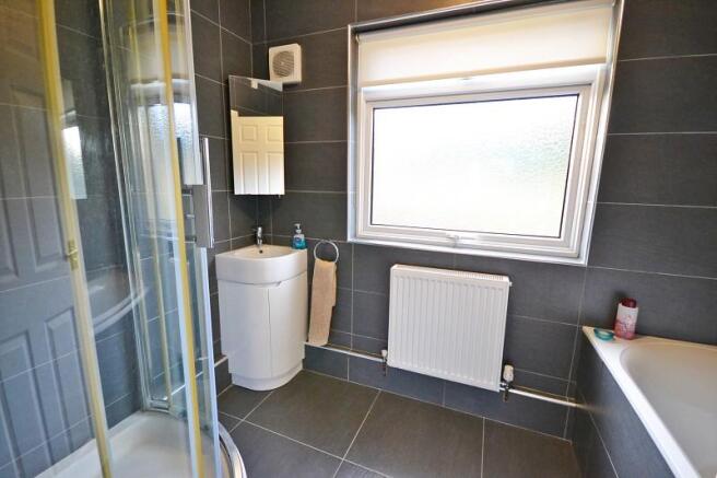 Bathroom (2nd view)