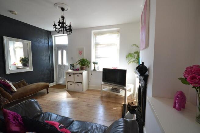 Living room pic3