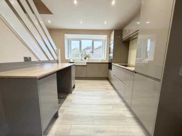 3 bed Semi-Detached for sale Image 4
