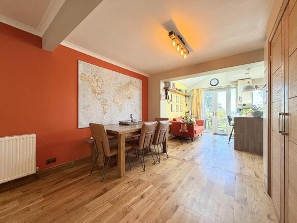 4 bed Semi-Detached for sale Image 6