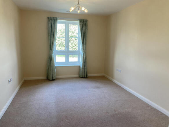 2 bed Apartment to rent Image 6