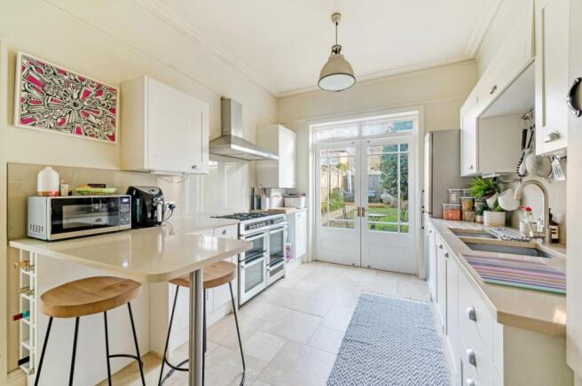 RUSKIN WALK, 75 (...
